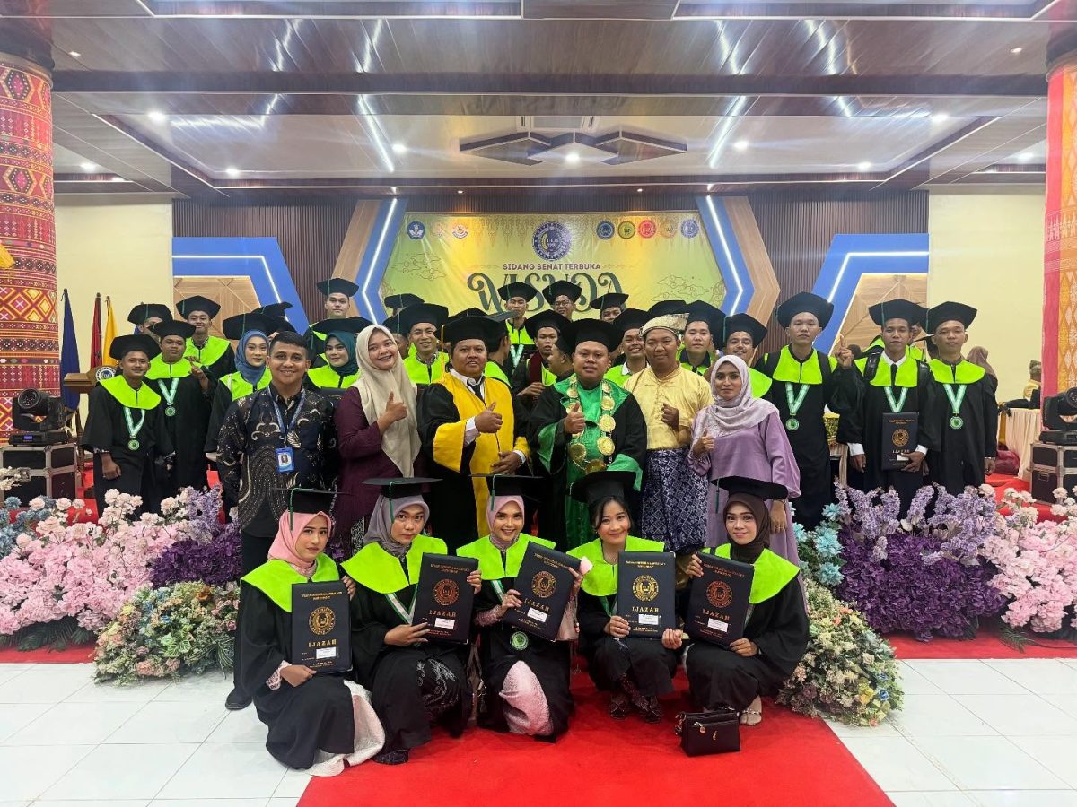 216 Lulusan Baru Fakultas Sains dan Teknologi Universitas Labuhanbatu Siap Berkarya