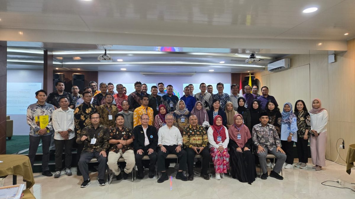 Fakultas Sains dan Teknologi mengikuti Seminar Nasional Ilmu Komputer (SNIKOM) 2025 dan Rapat Koordinasi APTIKOM Provinsi Sumatera Utara Tahun 2025